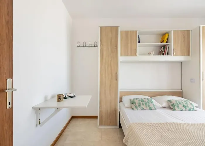 Enyoj Marjan, Beaches And View